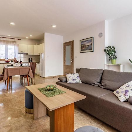Awesome Apartment In Pula With Wifi Экстерьер фото