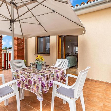 Awesome Apartment In Pula With Wifi Экстерьер фото