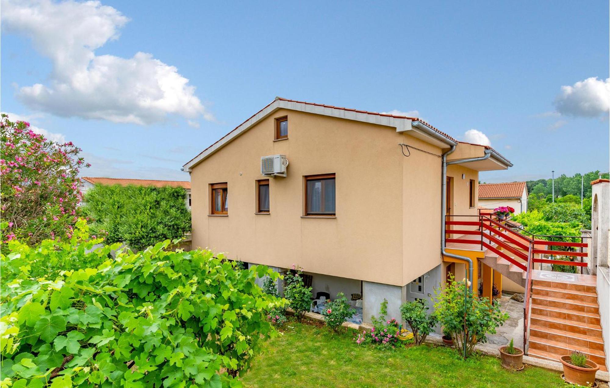 Awesome Apartment In Pula With Wifi Экстерьер фото